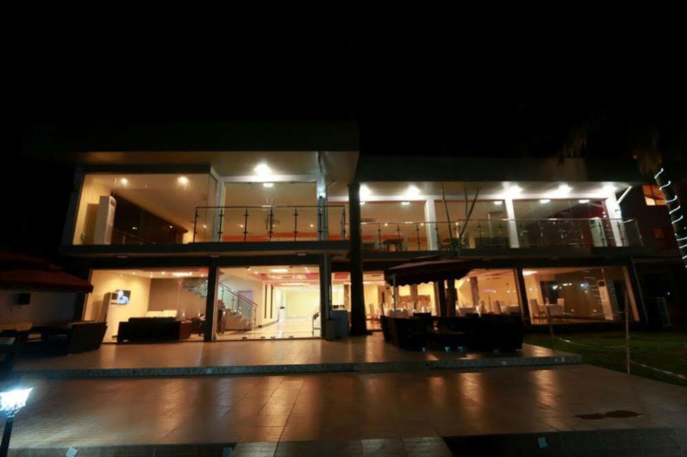 Tivoli Hotel Seafront Ikoyi Aliayabiagba Ngoại thất bức ảnh