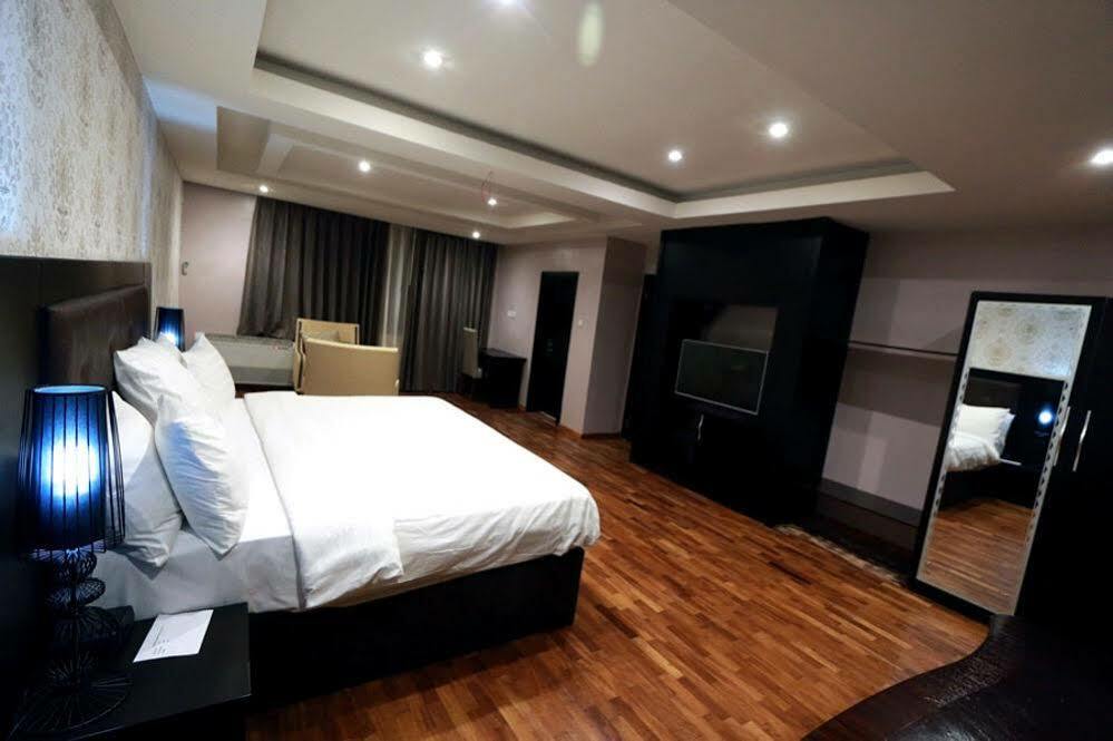 Tivoli Hotel Seafront Ikoyi Aliayabiagba Ngoại thất bức ảnh