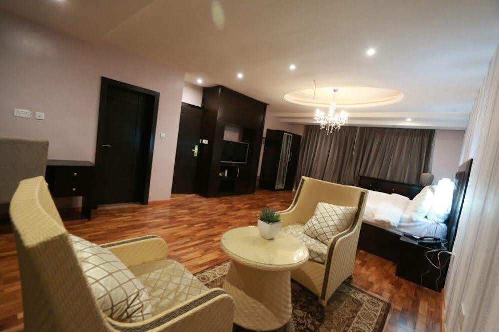Tivoli Hotel Seafront Ikoyi Aliayabiagba Ngoại thất bức ảnh
